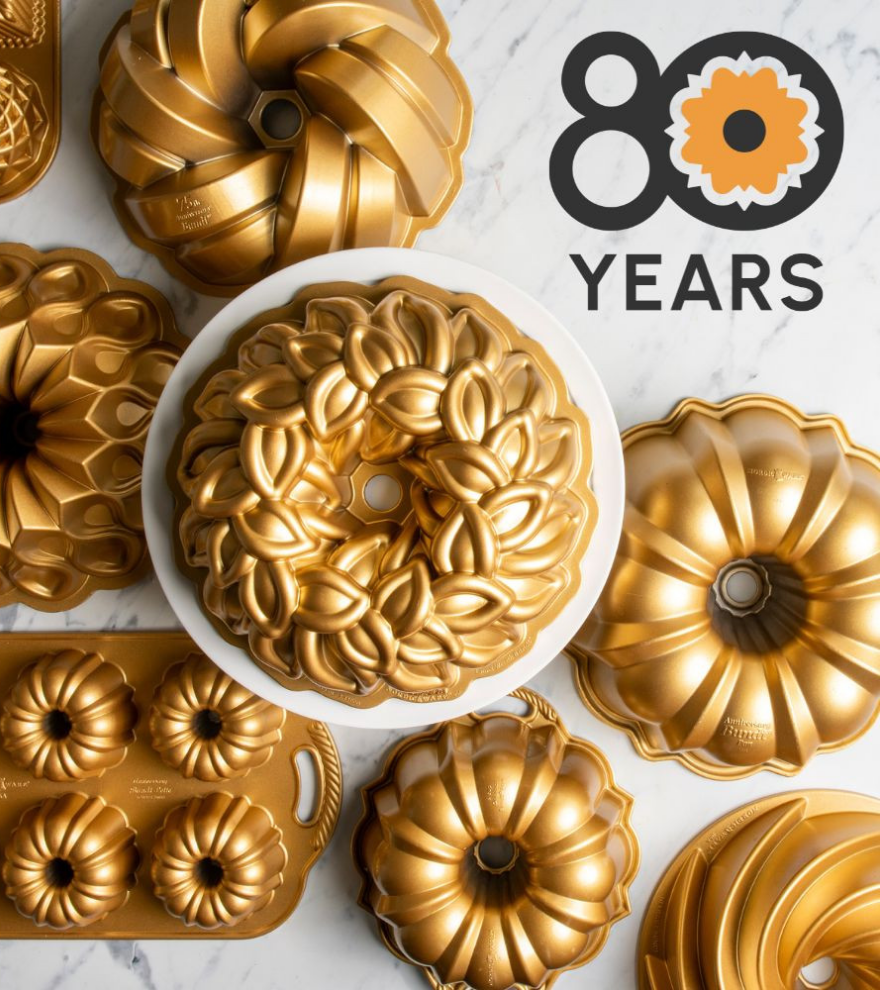 Laurel Wreath Bundt Pan