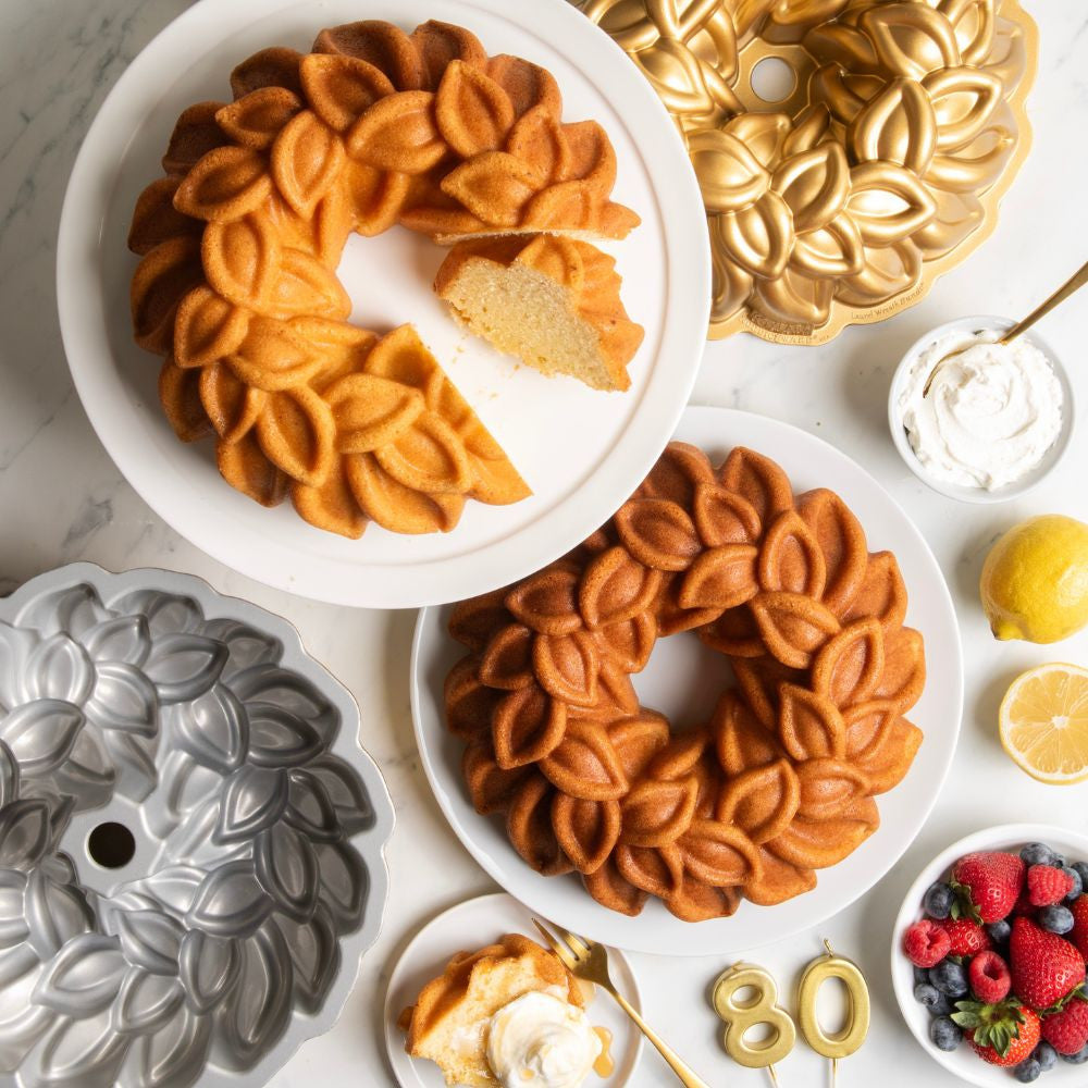 Laurel Wreath Bundt Pan